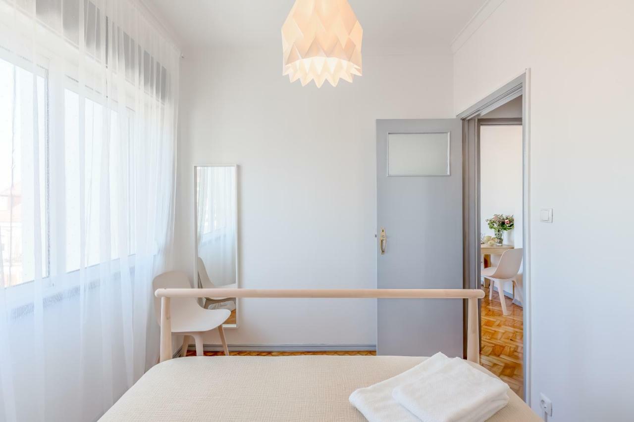 Renovated Sunny Apartment With Amazing Sunset Balcony , By Timecooler Lisbon Luaran gambar