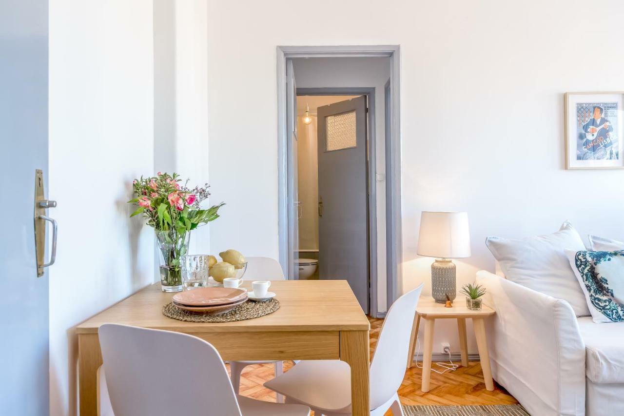 Renovated Sunny Apartment With Amazing Sunset Balcony , By Timecooler Lisbon Luaran gambar