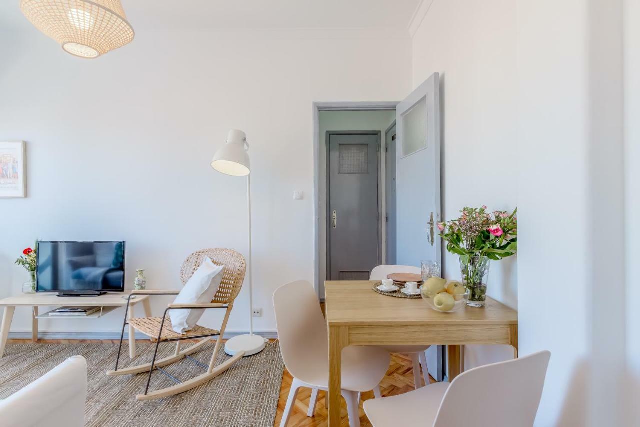 Renovated Sunny Apartment With Amazing Sunset Balcony , By Timecooler Lisbon Luaran gambar