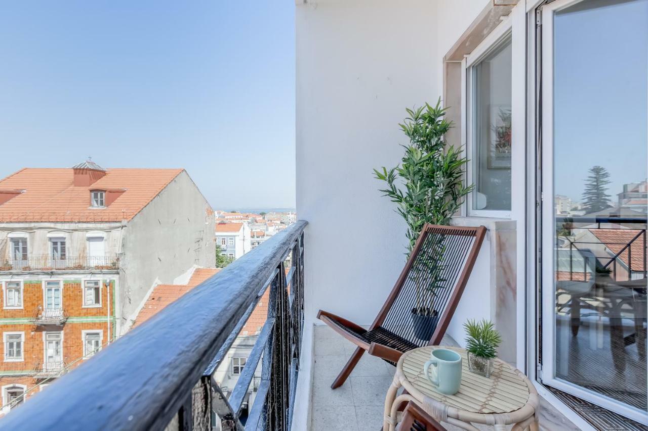 Renovated Sunny Apartment With Amazing Sunset Balcony , By Timecooler Lisbon Luaran gambar