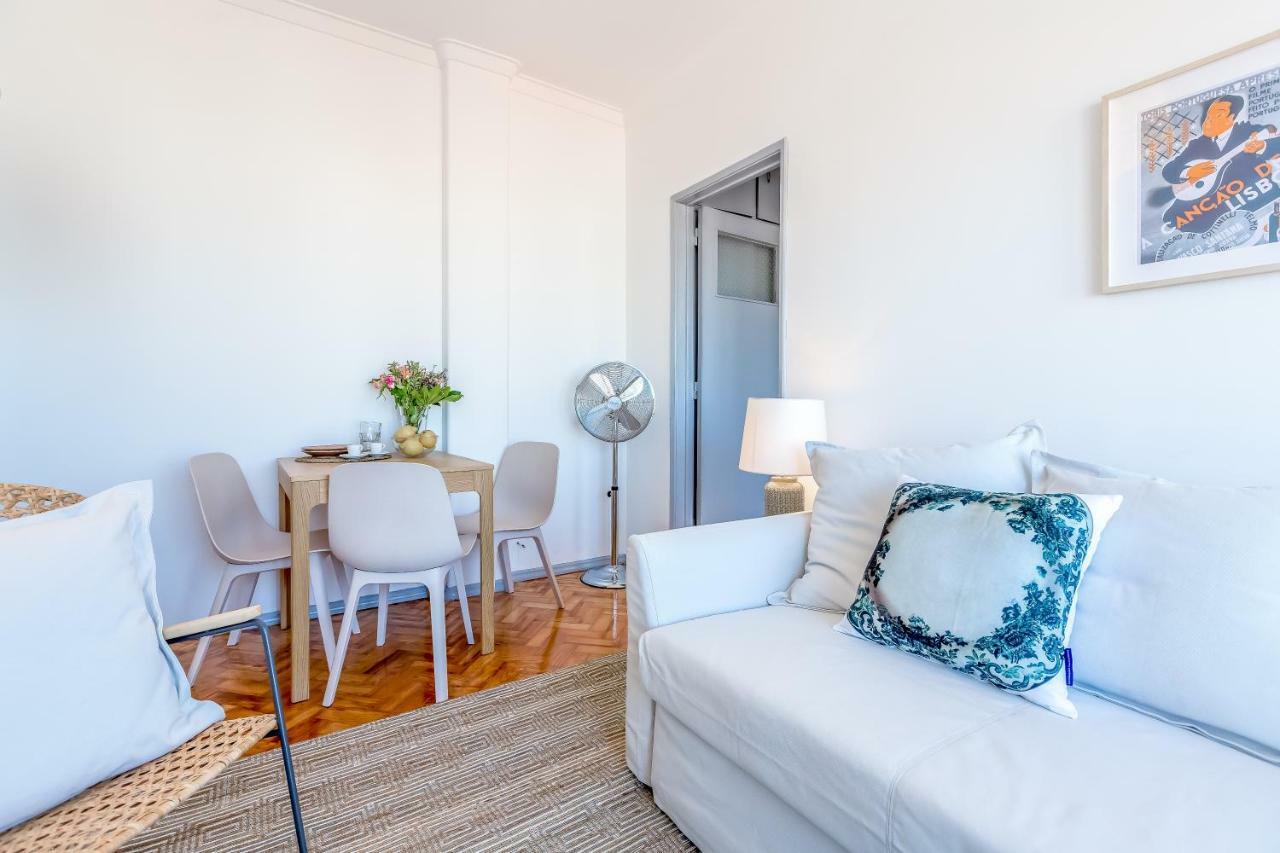 Renovated Sunny Apartment With Amazing Sunset Balcony , By Timecooler Lisbon Luaran gambar